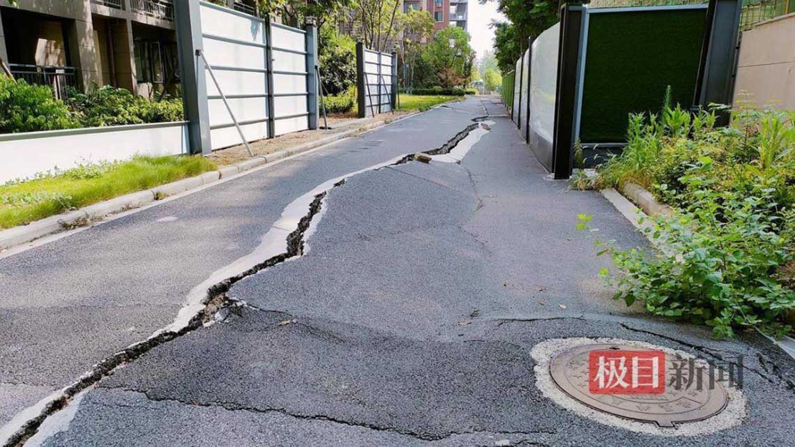 旁邊施工導(dǎo)致墻體開裂、地基下沉該怎么辦？